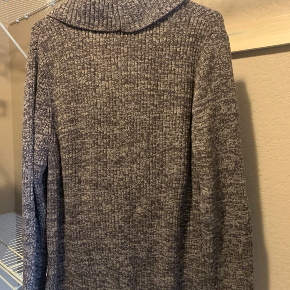 Women’s Clothing - Picture 2 of 2